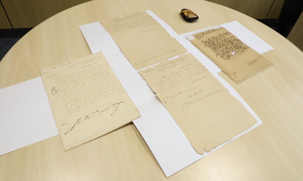 Documentos do Brasil Império que seriam leiloados são devolvidos ao Arquivo Nacional