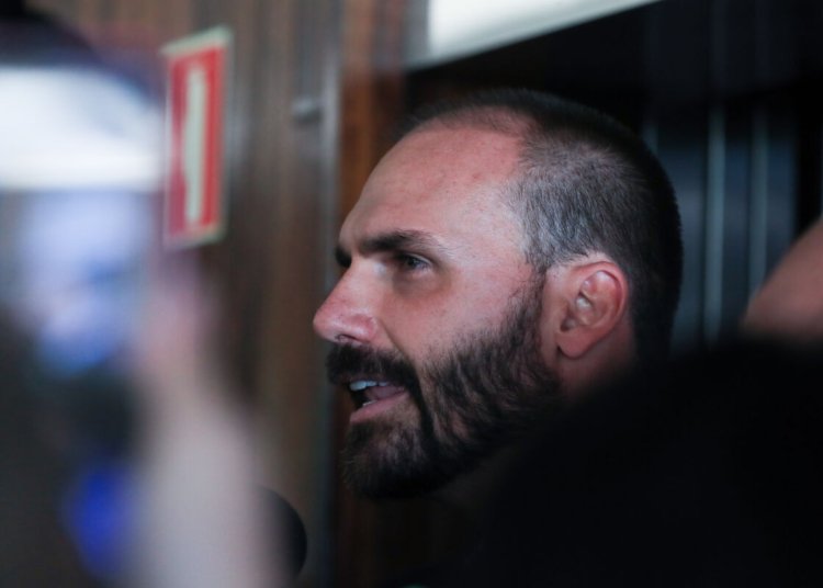 Eduardo Bolsonaro enfrenta julgamento no STF por tentar sabotar economia do país