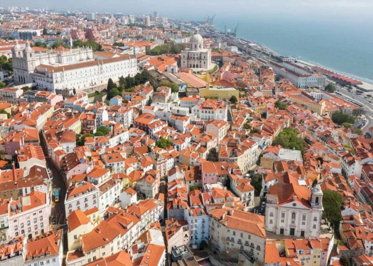 Estudantes brasileiros em Portugal enfrentam regras mais rígidas para obter residência