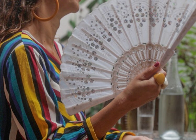 Fezolinetanto chega ao mercado brasileiro como alternativa não hormonal para os fogachos