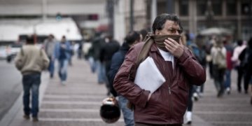 Frente fria derruba temperaturas no Sul e espalha chuva pelo Sudeste nesta segunda-feira