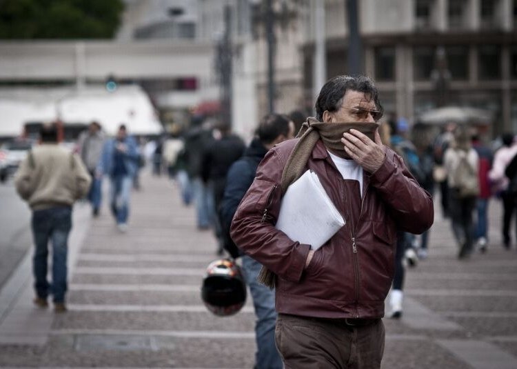 Frente fria derruba temperaturas no Sul e espalha chuva pelo Sudeste nesta segunda-feira