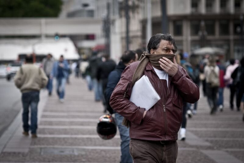 Frente fria derruba temperaturas no Sul e espalha chuva pelo Sudeste nesta segunda-feira
