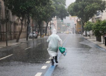 Frente fria e ciclone provocam tempestades e queda de temperatura em Sul, Sudeste e Centro-Oeste