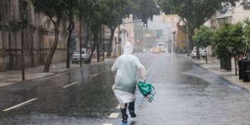 Frente fria e ciclone provocam tempestades e queda de temperatura em Sul, Sudeste e Centro-Oeste