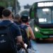 Greve de ônibus no Rio desafia passageiros e põe transporte em xeque em dia de jogo