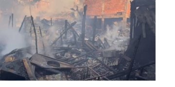Incêndio consome 150 casas na comunidade de Paraisópolis e deixa famílias desabrigadas