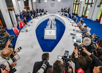 Líderes do G7 buscam estratégias globais para blindar menores no ambiente digital