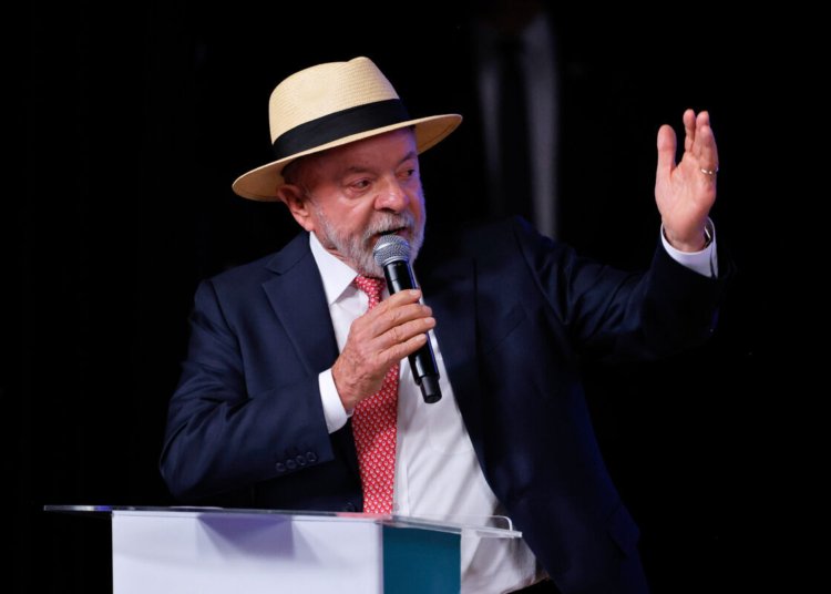 Lula adota pragmatismo e parabeniza direitista Abelardo de la Espriella por vitória na Colômbia