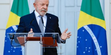 Lula cobra respeito à soberania brasileira e reage a comentários de Donald Trump