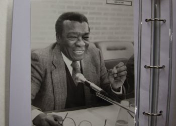 Milton Santos tem trajetória política e racial revelada em acervo da Usp 25 anos após morte