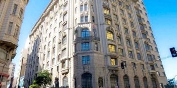 Operação prende chefe da Polícia Civil e estagiário do MP por elos com facção em São Paulo