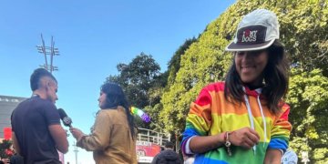 Parada do orgulho LGBT+ de São Paulo exige voto consciente de milhares na avenida paulista