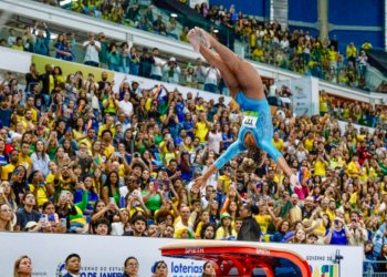 Rebeca Andrade conquista ouro inédito no salto após dois anos longe das competições