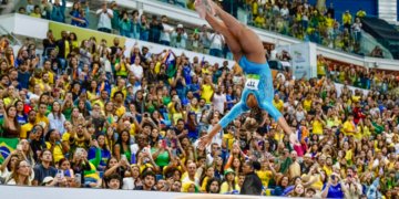 Rebeca Andrade conquista ouro inédito no salto após dois anos longe das competições