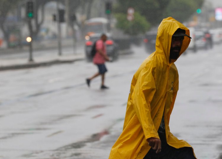 Rocinha registra volume de chuva recorde e coloca Zona Sul do Rio em estado de alerta