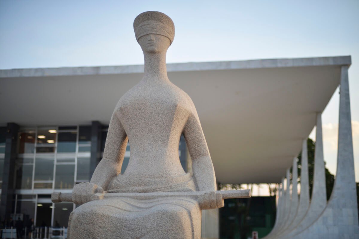 Supremo Tribunal Federal suspende julgamento sobre vínculo empregatício em plataformas digitais
