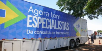 Unidade móvel de saúde da mulher inicia atendimentos especializados em Manguinhos