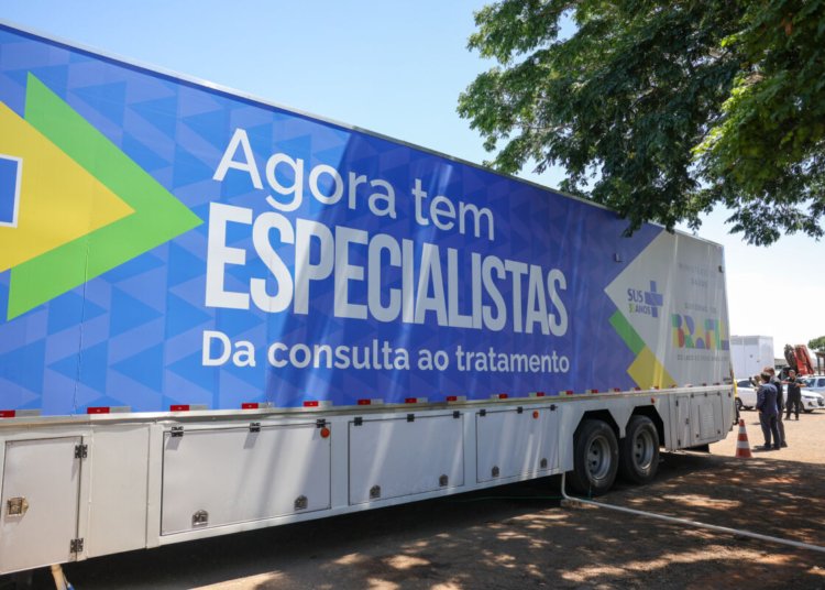 Unidade móvel de saúde da mulher inicia atendimentos especializados em Manguinhos