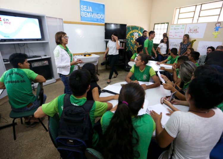 Pé-de-Meia paga nesta segunda-feira a quarta parcela para nascidos em novembro e dezembro