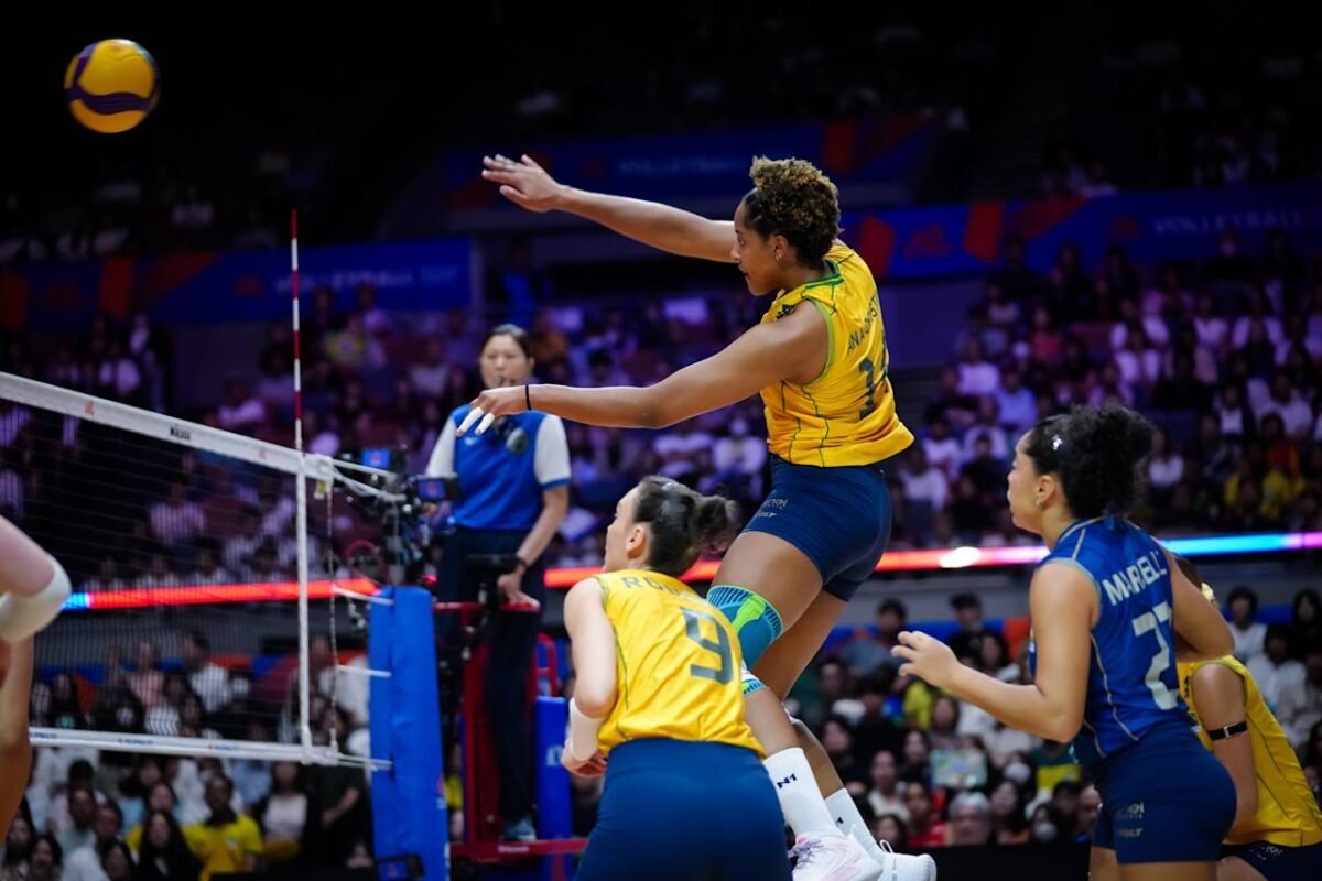 Seleção brasileira de vôlei garante vaga na fase final da Liga das Nações após vencer a Polônia