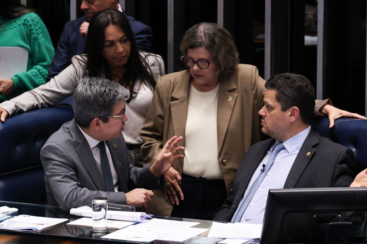 Agentes de saúde podem se aposentar mais cedo com PEC pautada no Senado para julho