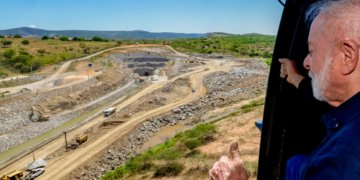 Águas do São Francisco chegam ao Rio Grande do Norte após inauguração de túnel por Lula