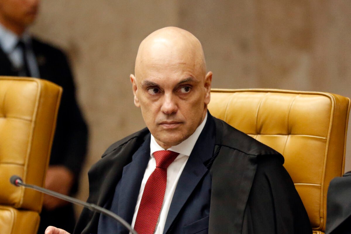 Alexandre de Moraes corta visitas de Flávio Bolsonaro ao pai por 90 dias