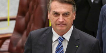 Alexandre de Moraes prorroga prisão domiciliar de Jair Bolsonaro por tempo indeterminado