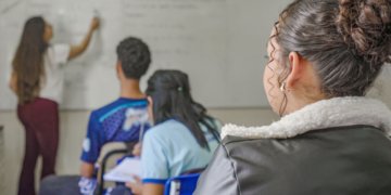Alunos nascidos em maio e junho recebem nesta quarta-feira nova parcela do Pé-de-Meia