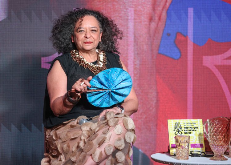 Ana Maria Gonçalves defende que literatura negra deve ocupar o centro da história nacional