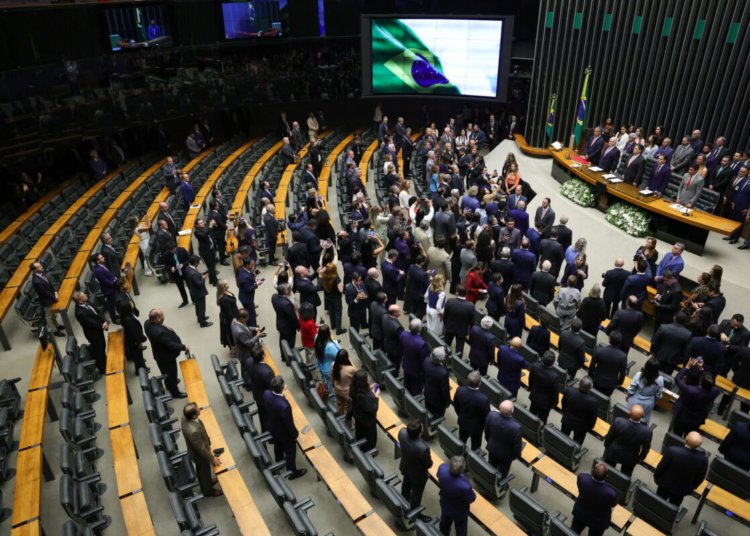 Apenas sete partidos atendem ordem de Dino sobre controle de emendas parlamentares