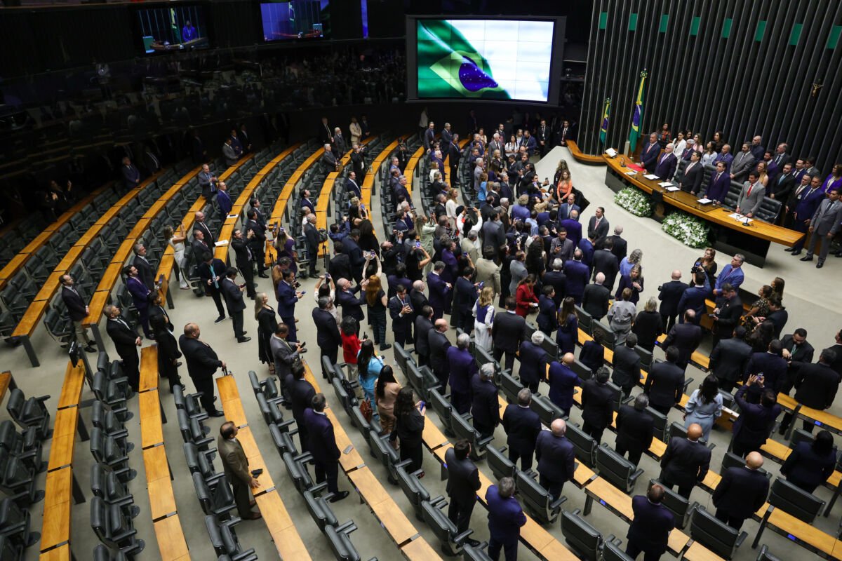 Apenas sete partidos atendem ordem de Dino sobre controle de emendas parlamentares