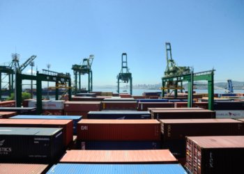 Balança comercial do Brasil deve registrar superávit de US$ 90 bilhões em 2026