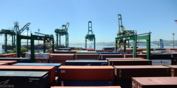 Balança comercial do Brasil deve registrar superávit de US$ 90 bilhões em 2026