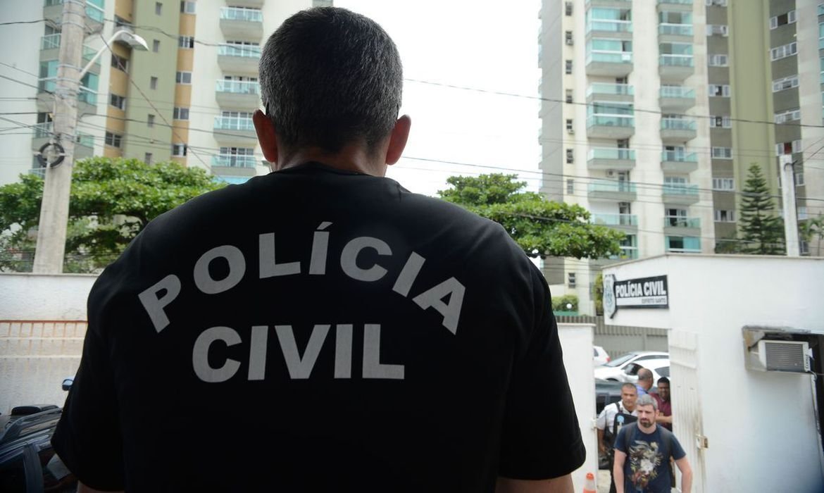 Bloqueios com ônibus paralisam o trânsito em vias estratégicas da zona norte do Rio