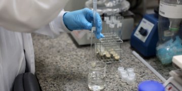 Brasil institui estratégia para reduzir dependência externa de insumos e medicamentos
