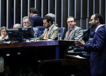 Debate sobre fim da escala 6x1 no Senado revela impasse entre produtividade e qualidade de vida