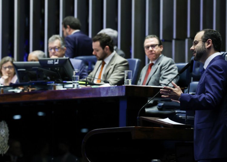Debate sobre fim da escala 6x1 no Senado revela impasse entre produtividade e qualidade de vida