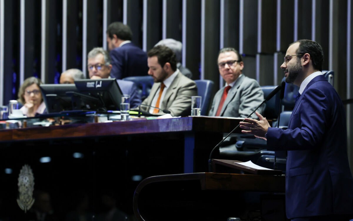 Debate sobre fim da escala 6x1 no Senado revela impasse entre produtividade e qualidade de vida