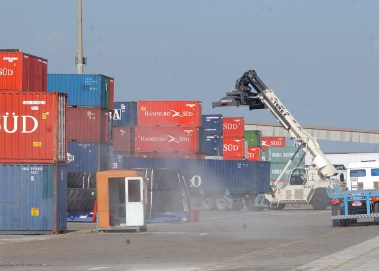 Exportações brasileiras aos EUA registram primeira alta após sobretaxas de Donald Trump