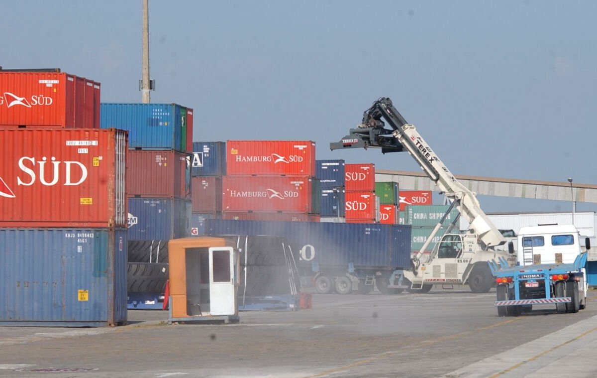 Exportações brasileiras aos EUA registram primeira alta após sobretaxas de Donald Trump