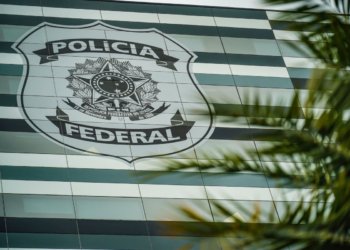 Flávio Bolsonaro evita depoimento presencial na PF e nega ter caluniado Lula