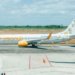 Flybondi sofre sanções da Anac e tem venda de passagens suspensa no Brasil