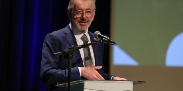 Governo mantém diálogo com Estados Unidos para evitar sanções comerciais contra o Brasil