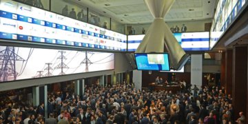 Ibovespa retoma patamar de 174 mil pontos com freio na indústria e aposta na Selic
