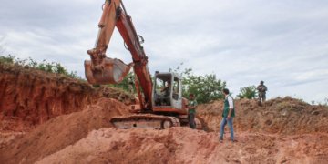 Inea interdita área de extração ilegal de minério em Maricá após operação de sexta-feira