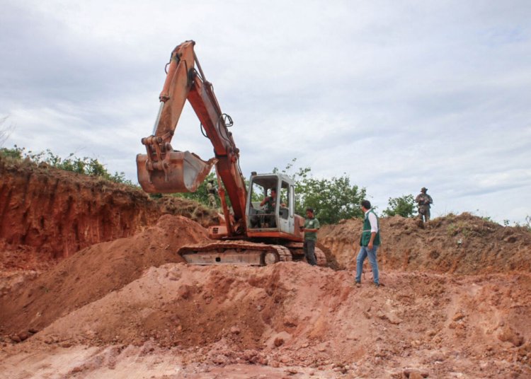 Inea interdita área de extração ilegal de minério em Maricá após operação de sexta-feira
