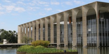 Itamaraty desaconselha viagens ao Oriente Médio diante da escalada de conflitos regionais