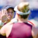 Luisa Stefani supera norte-americanas e garante vaga nas oitavas de final em Wimbledon
